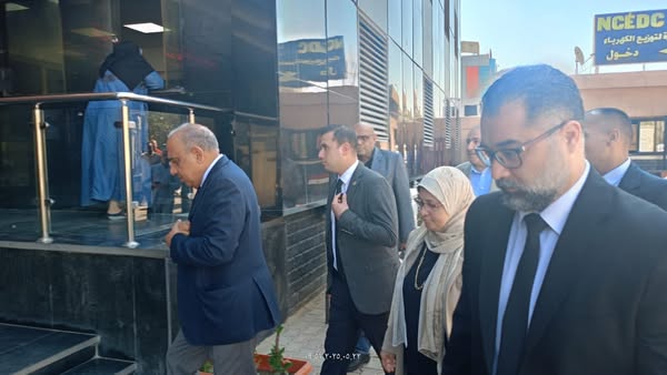 وزير الكهرباء والطاقة المتجددة يتفقد شركة شمال القاهرة