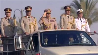 بزي عسكري مهيب.. الرئيس السيسي يتفقد مقر «الأوكتاجون»  