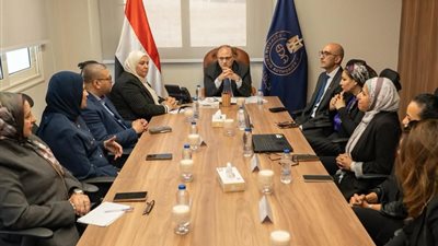 هيئة الدواء المصرية تبحث مع «فايزر» تطوير التدريب الصيدلي