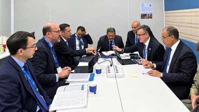 وزيرا التخطيط والخارجية مع البنك الدولي