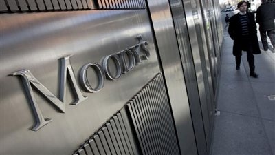 موديز: يجب على دول الخليج تنويع الاقتصاد.. وتوقعات بوصول النفط إلى 50-70 دولارا في 2024