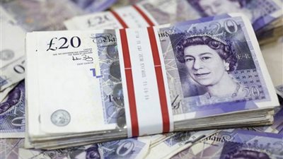 الجنيه الإسترليني يستعيد بعض خسائره أمام الدولار الأمريكي