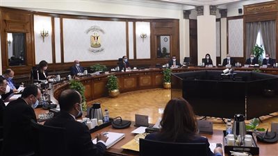 مدبولي يُكلف بإعداد كُتيب للفرص الاستثمارية.. وتولي الصندوق السيادي وهيئة الاستثمار الترويج لها