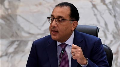 رئيس الوزراء: التنسيق مع البنك المركزي لتوفير التمويل اللازم للسلع ومستلزمات الإنتاج