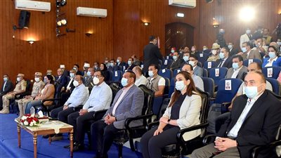 رئيس الوزراء يستمع لشرح حول الموقف التنفيذي لمشروعات حياة كريمة بالبحيرة