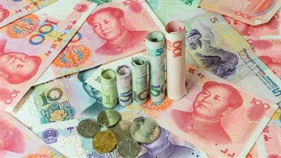 اليوان الصيني يواصل انخفاضه إلى أدنى مستوى في 15 عامًا