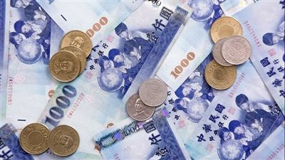 تراجع الدولار التايواني لأدنى مستوياته في عامين