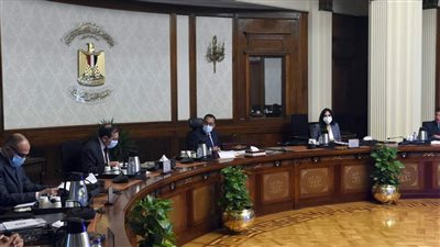 رئيس الوزراء يستعرض آليات وحوافز الاستثمار في خامات 
