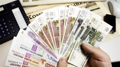 تراجع الروبل الروسي أمام الدولار الأمريكي