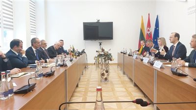 وزير الاتصالات يبحث مجالات الحكومة الرقمية وتطوير البنية التحتية للاتصالات والبريد