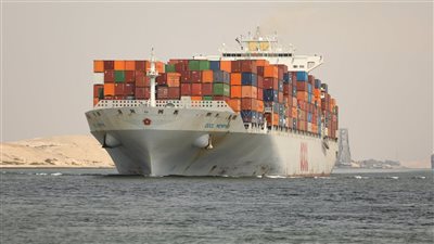 حقيقة اتخاذ السفن مسارات بديلة لقناة السويس بسبب رفع رسوم العبور