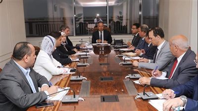 وزير النقل يبحث مع وفد البنك الأوروبي للاستثمار EIB تمويل تنفيذ مشروع لقطار الكهربائي السريع