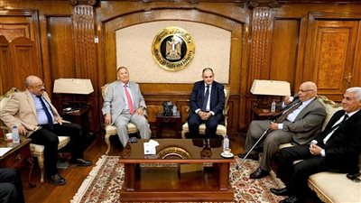 وزير التجارة: حصر المصانع المتعثرة ومساعدتها على استعادة نشاطها الإنتاجي