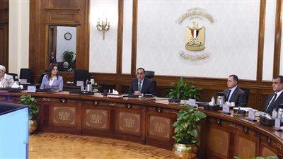 مدبولي: نتابع الموقف التنفيذي لاستراتيجية تنمية صناعة السيارات وتوطينها