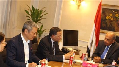 وزير قطاع الأعمال يبحث مع شركة 