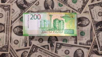 الروبل يتراجع إلى أقل مستوى في 3 أسابيع أمام الدولار