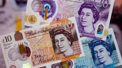 انخفاض الجنيه الإسترليني مقابل الدولار الأمريكي القوي