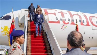 رئيس وزراء إثيوبيا يصل شرم الشيخ للمشاركة بقمة المناخ | صور 