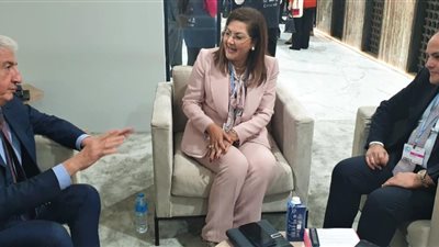 وزيرا التخطيط والصناعة يبحثان تمويل المؤسسة الدولية لـ5  بعثات تجارية