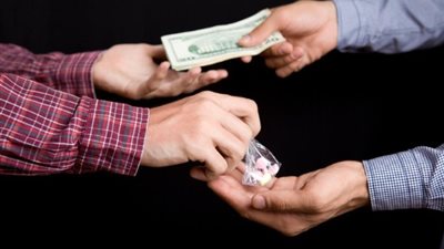 الجميع ذاق مرارتها.. متى ينمو نشاط السوق السوداء في المجتمعات؟