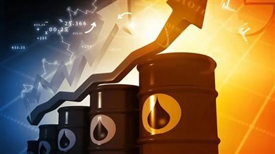 بعد فرض قيود أوروبية على منتجات النفط الروسية.. ماذا حل بأسعار الذهب الأسود؟ | فيديو 