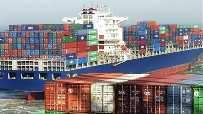 تجمعات غير مألوفة للسفن قرب مضيق هرمز وسط تصاعد الحرب الإلكترونية