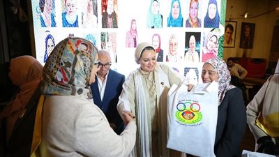 نقابة العاملين بالبنوك تحتفل بالإفطار السنوي.. وتكرم الأمهات المثاليات (صور)