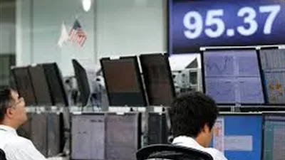 بعد اندلاع الحرب على إيران.. هل تتأثر أسواق الأسهم والدولار والسلع الأساسية؟