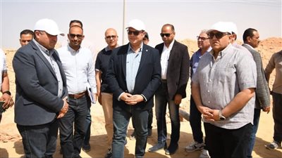 وزير الإسكان يتابع مشروعات الساحل الشمالي الغربي ويتفقد أعمال الطرق والمرافق برأس الحكمة 