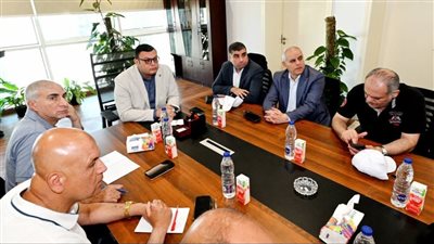 وزير الإسكان يعقد اجتماعا لمتابعة موقف تسليم وتشغيل المشروعات التنموية بمدينة العلمين الجديدة