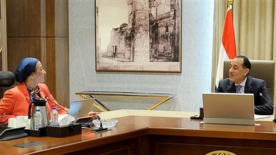 مدبولي يستعرض مع وزيرة البيئة حصاد عمل الوزارة خلال الفترة من 2018 إلى 2025 