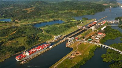 مرونة غير متوقعة في إيرادات قناة بنما رغم التوترات التجارية