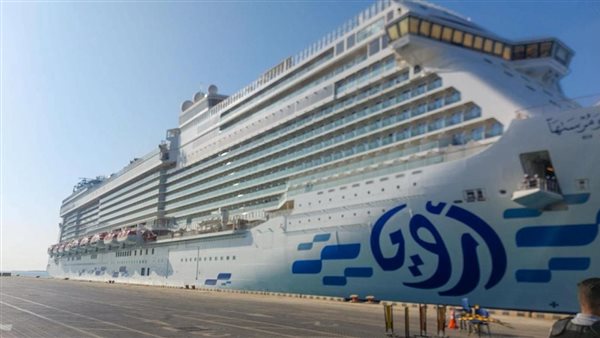 ميناء السخنة يستقبل