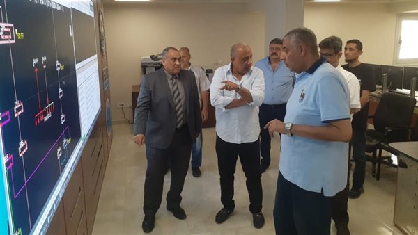 وزير الكهرباء يتفقد