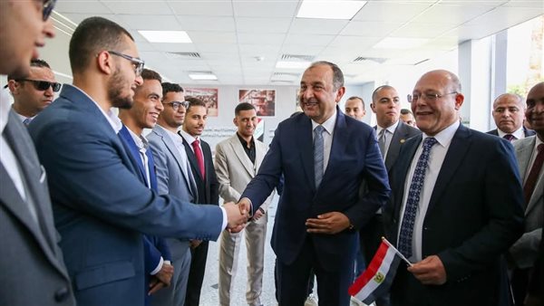 زيارة وزير قطاع الأعمال