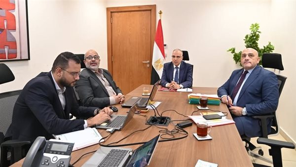 وزير الري يتابع أعمال