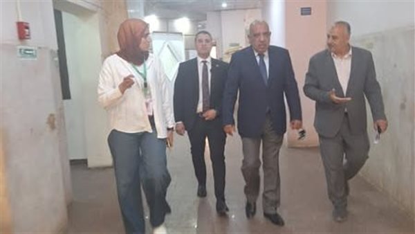 وزير الكهرباء يتفقد