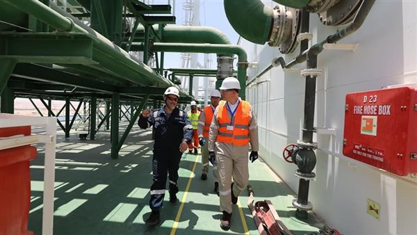 وزير البترول يتفقد