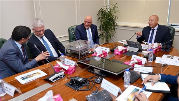 وزير الصناعة والنقل