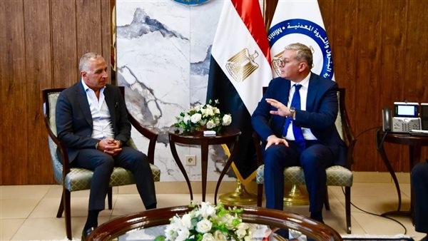 وزير البترول يبحث