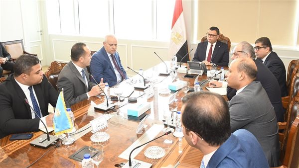 وزير الإسكان يلتقى