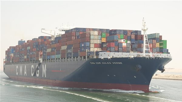 الحاويات العملاقة