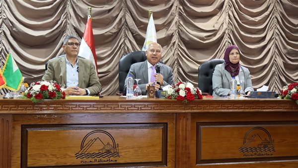 الوزير يبحث مع محافظ