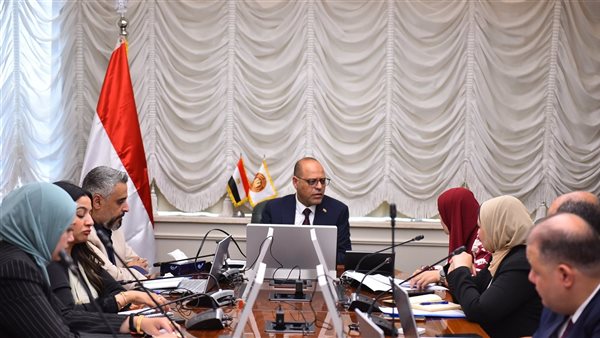 زير العمل يشهد اجتماع