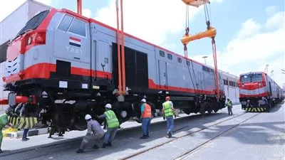 السكة الحديد: انتظام حركة القطارات بمحطة الأقصر عقب رفع عربة خرجت عن القضبان 