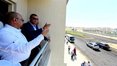 وزير الإسكان يتفقد وحدات 