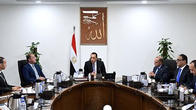 مدبولي يجتمع برئيس هيئة الرقابة المالية ورئيس البورصة في أول أيام عمل رئيسها الجديد 