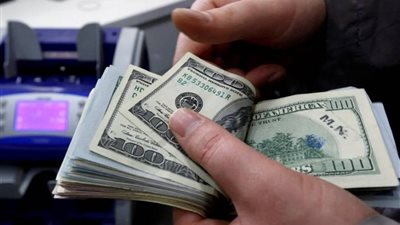 لماذا تريد أمريكا خفض قيمة الدولار أمام سلة من العملات في 2025؟