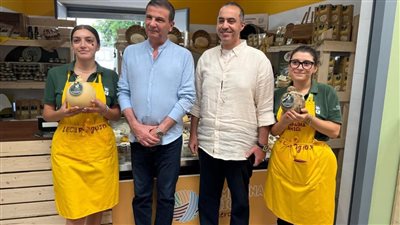 وزيرا الزراعة والشؤون النيابية يتفقدان تجربة السوق التعاوني في إيطاليا 