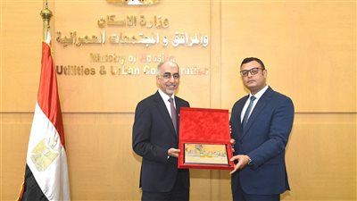 الشربيني يستقبل وزير الأشغال البحريني لبحث التعاون في مجالات التنمية العمرانية والمرافق والبنية التحتية